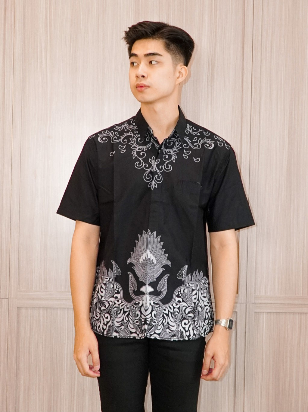 Swipe Up Kemeja Batik Pria Modern Lengan Pendek Widura Black