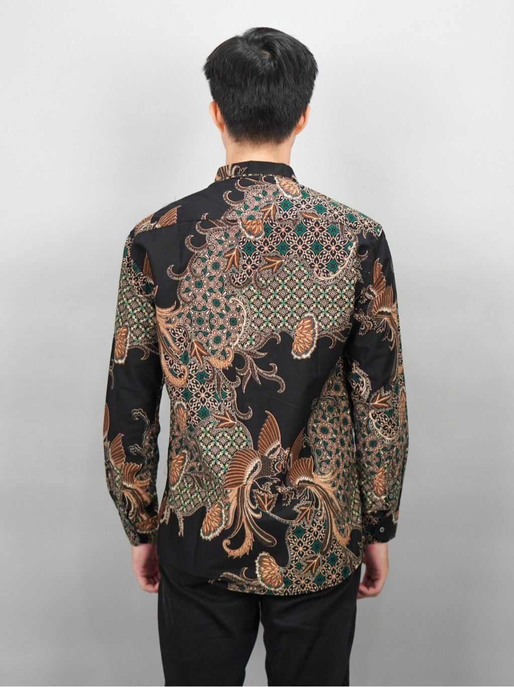 Swipe Up Kemeja Batik Pria Modern Slimfit Lengan Panjang Ajisai