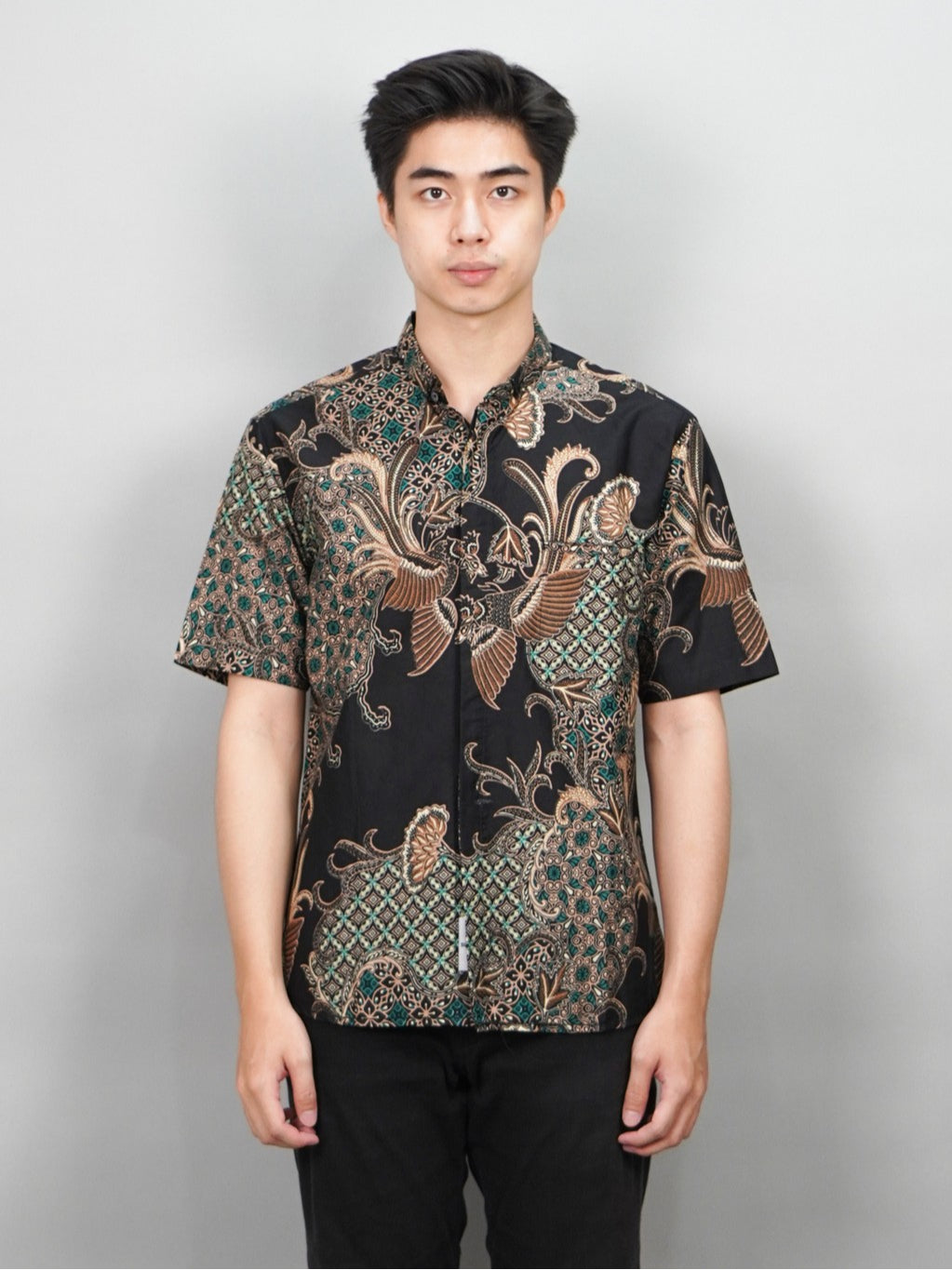 Swipe Up Kemeja Batik Pria Modern Slimfit Lengan Pendek Ajisai