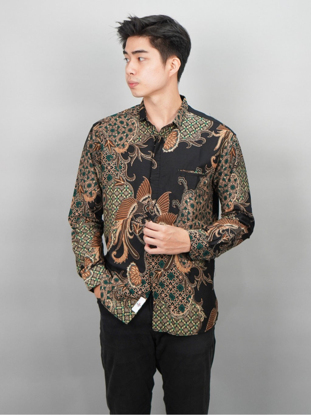 Swipe Up Kemeja Batik Pria Modern Slimfit Lengan Panjang Ajisai