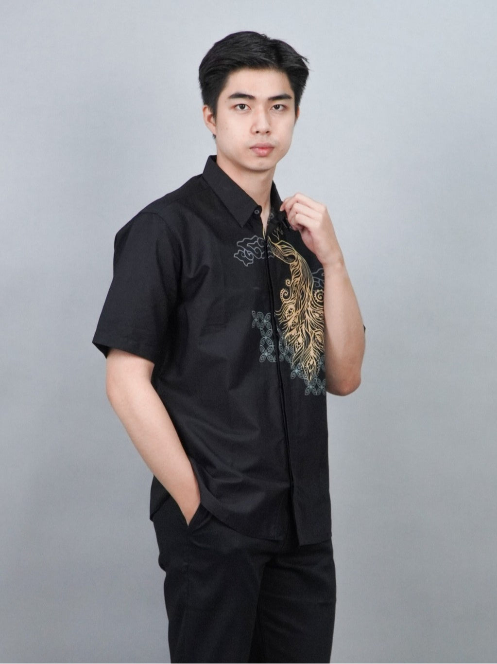 Swipe Up Kemeja Batik Pria Modern Lengan Pendek Himawari Black
