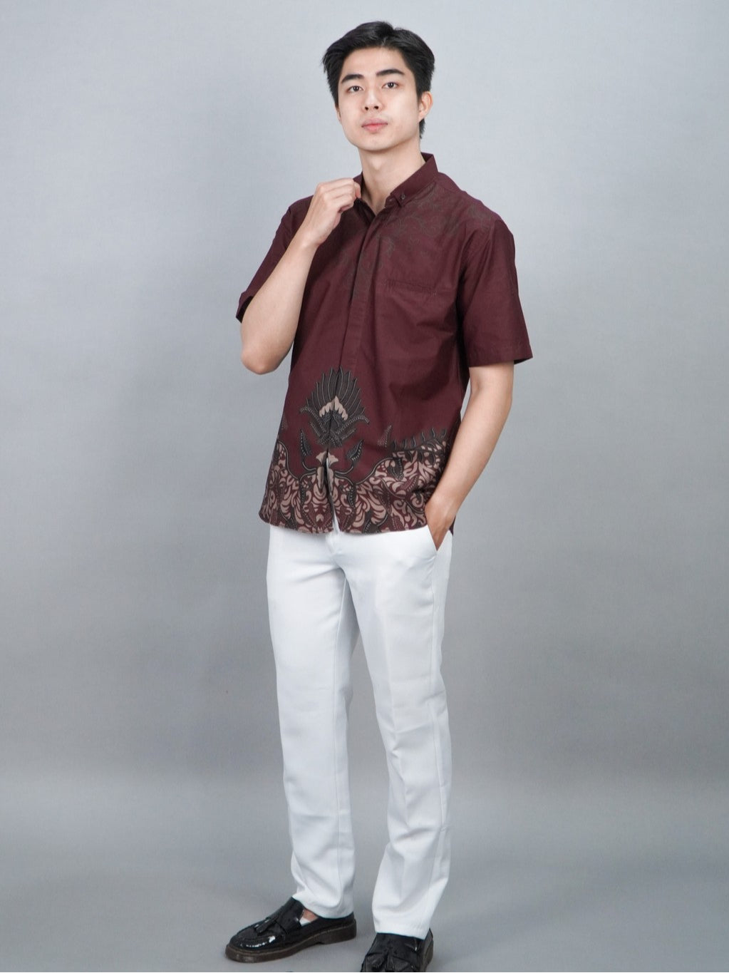Swipe Up Kemeja Batik Pria Modern Lengan Pendek Widura Maroon