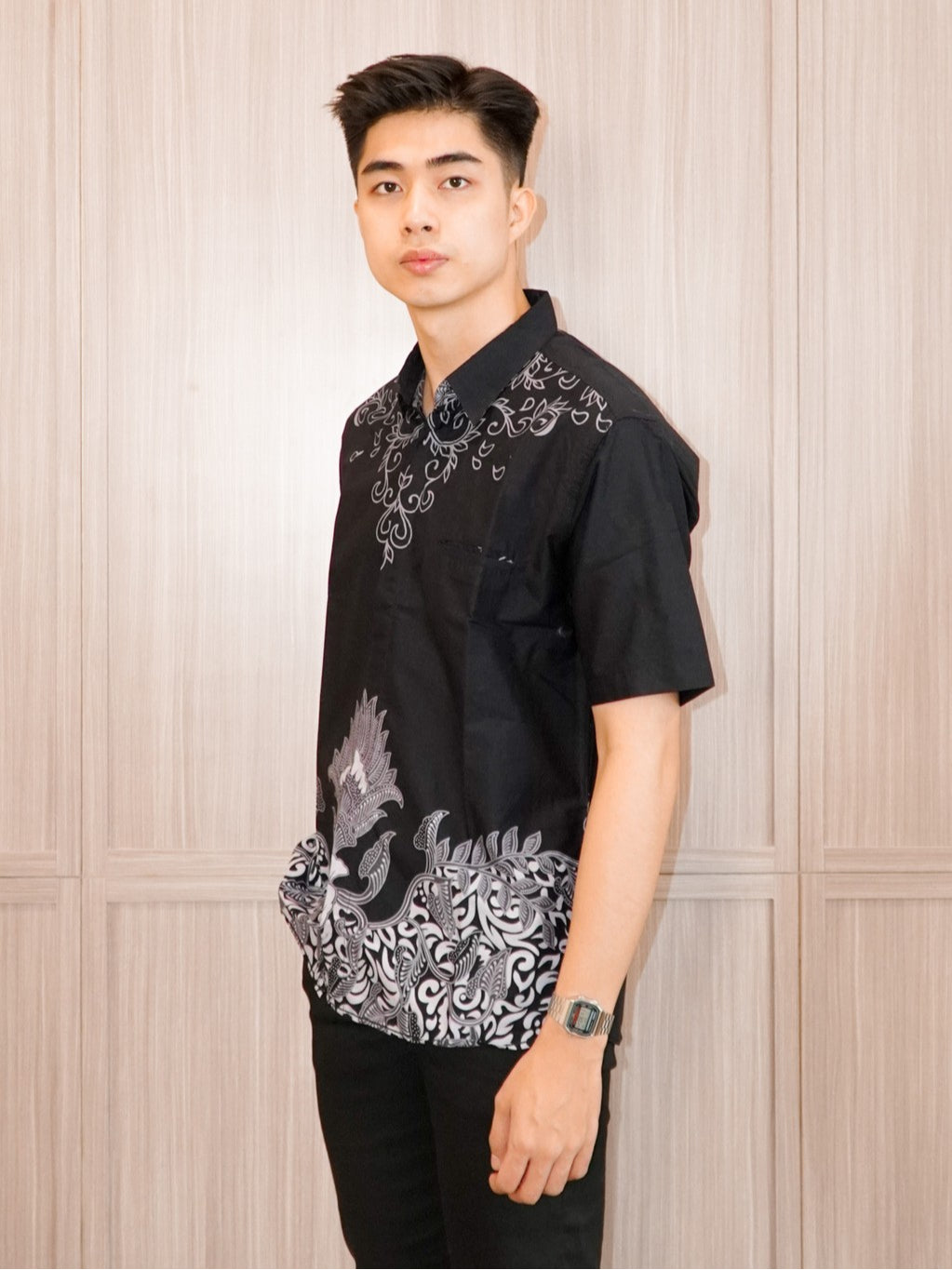 Swipe Up Kemeja Batik Pria Modern Lengan Pendek Widura Black