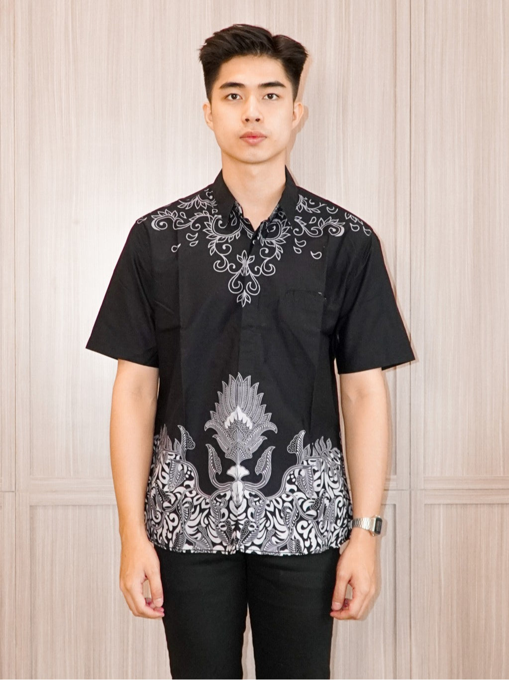 Swipe Up Kemeja Batik Pria Modern Lengan Pendek Widura Black