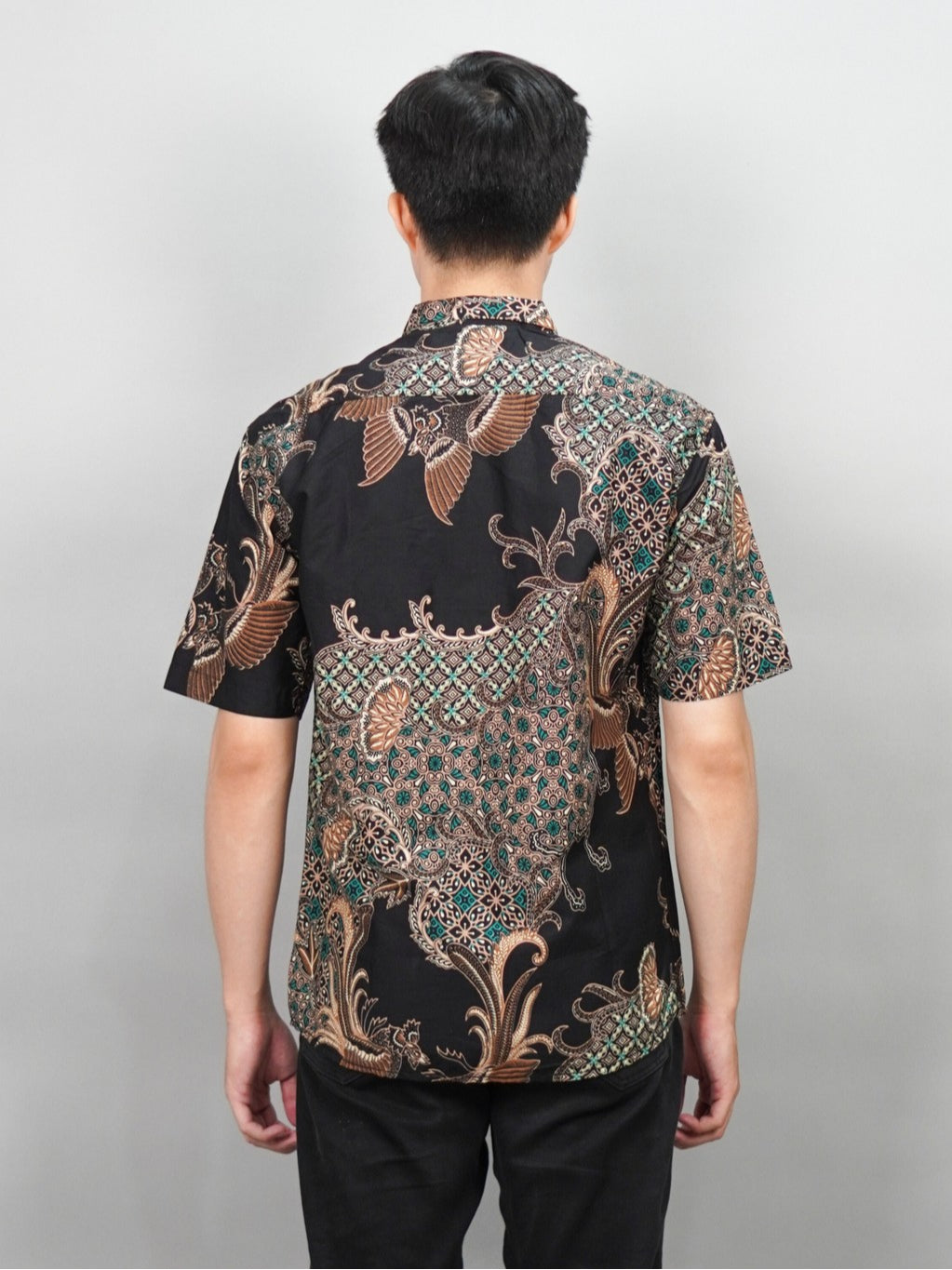 Swipe Up Kemeja Batik Pria Modern Slimfit Lengan Pendek Ajisai