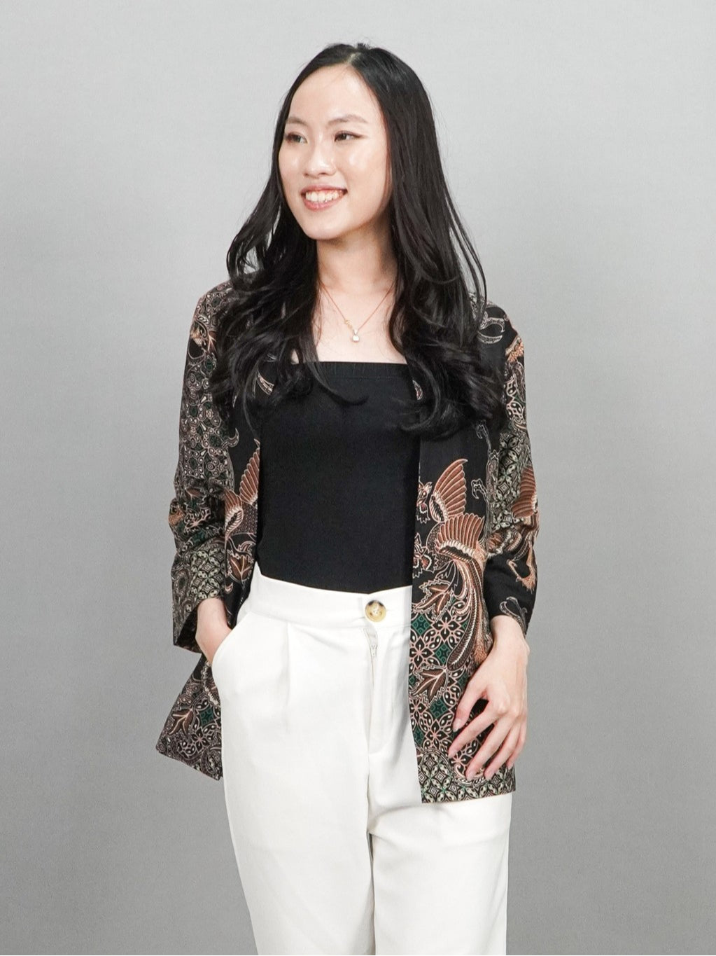 Swipe Up Outer Batik Wanita Modern Lengan 3/4 Ajisai Black