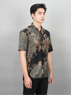 Swipe Up Kemeja Batik Pria Modern Slimfit Lengan Pendek Ajisai