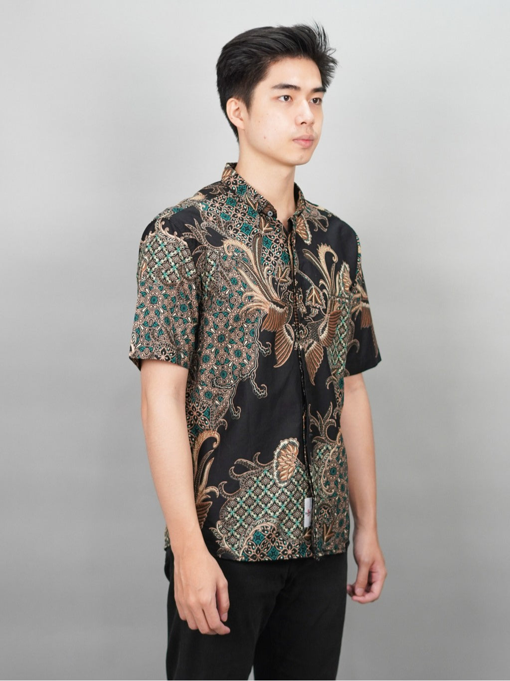 Swipe Up Kemeja Batik Pria Modern Slimfit Lengan Pendek Ajisai