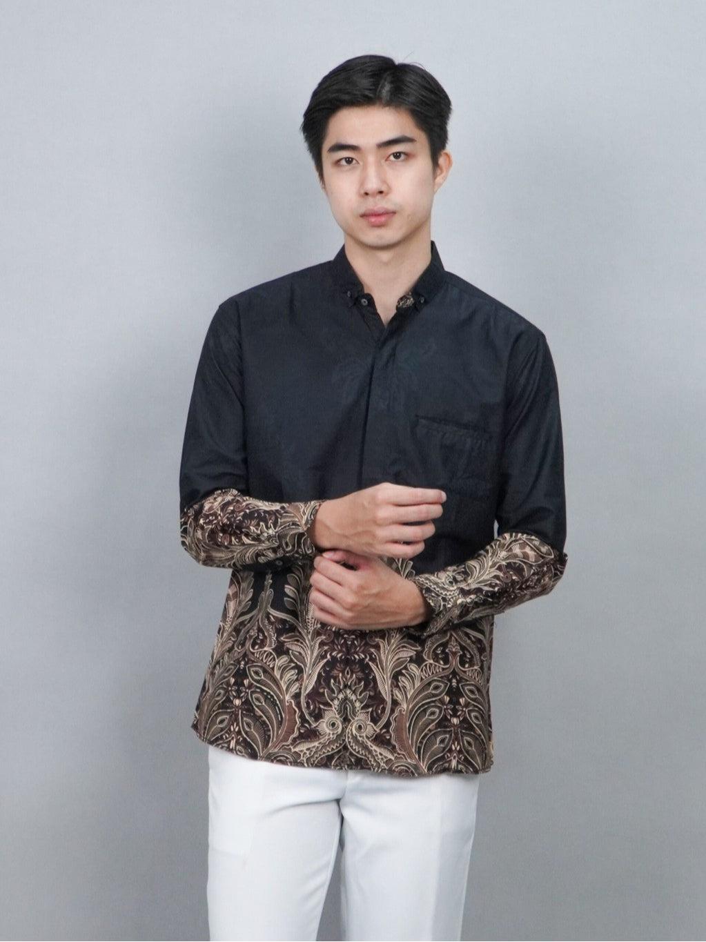 Swipe Up Kemeja Batik Pria Modern Slimfit Lengan Panjang Charisma Black