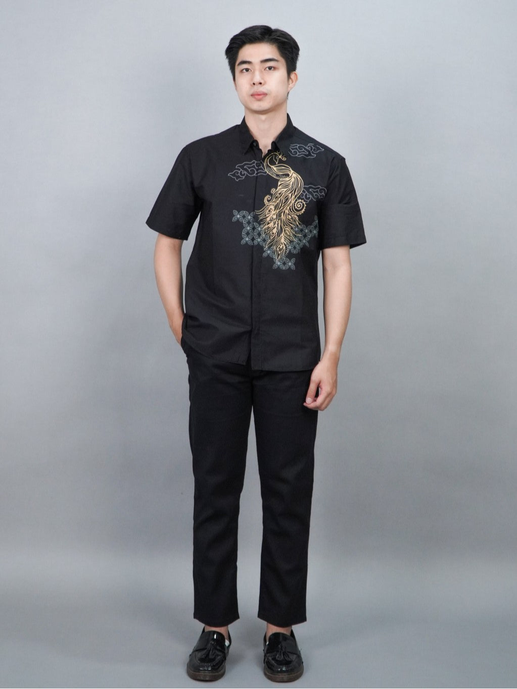 Swipe Up Kemeja Batik Pria Modern Lengan Pendek Himawari Black