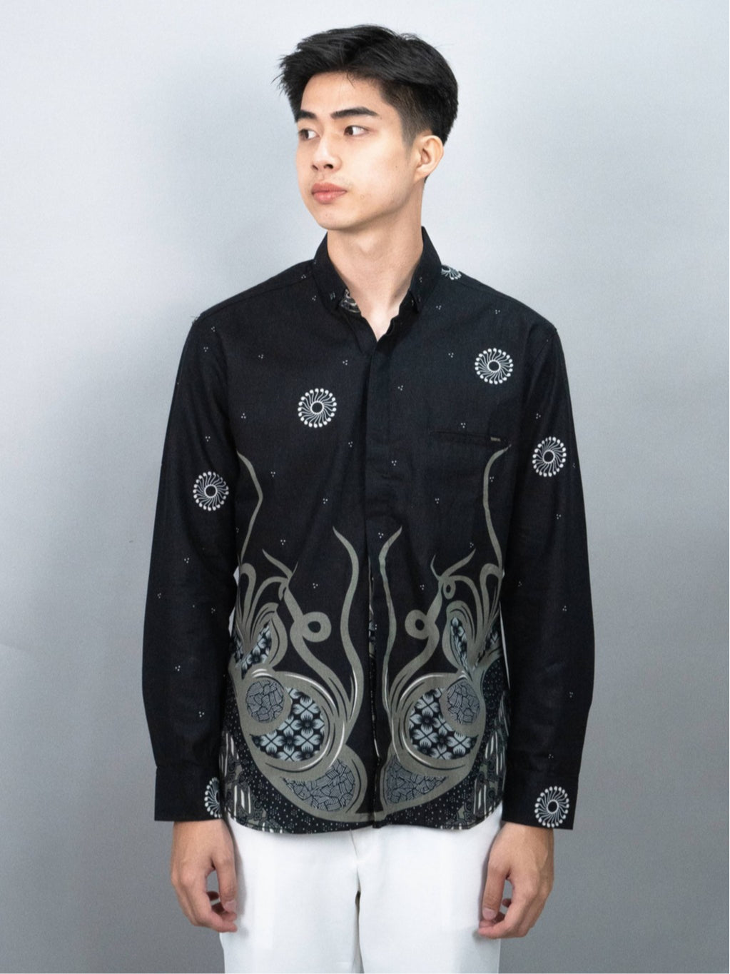 Swipe Up Kemeja Batik Pria Modern Slimfit Lengan Panjang Night Grey