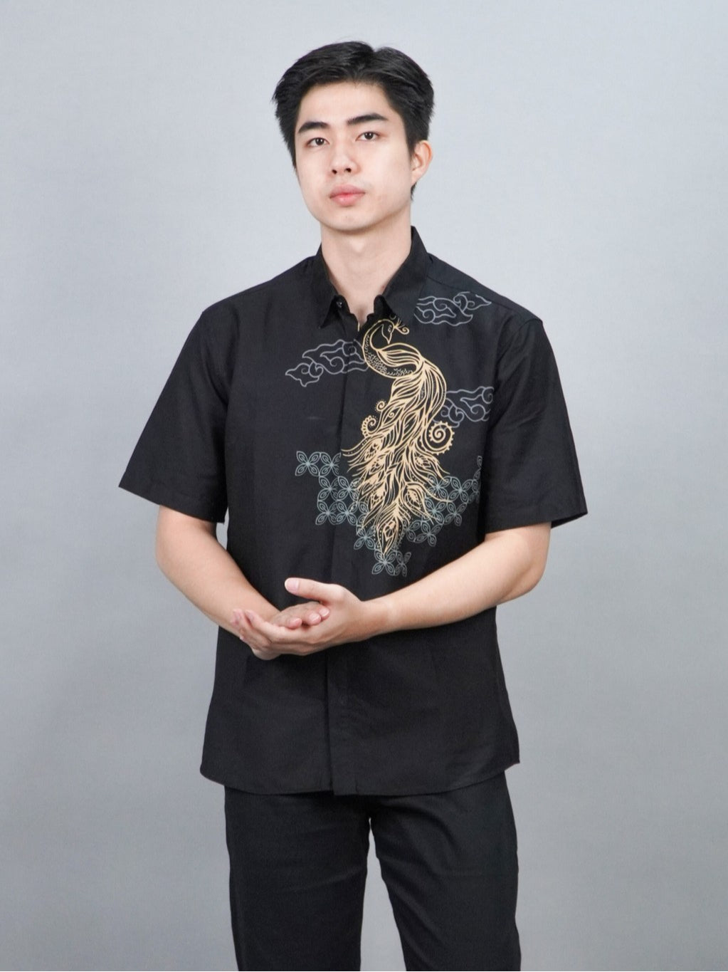 Swipe Up Kemeja Batik Pria Modern Lengan Pendek Himawari Black