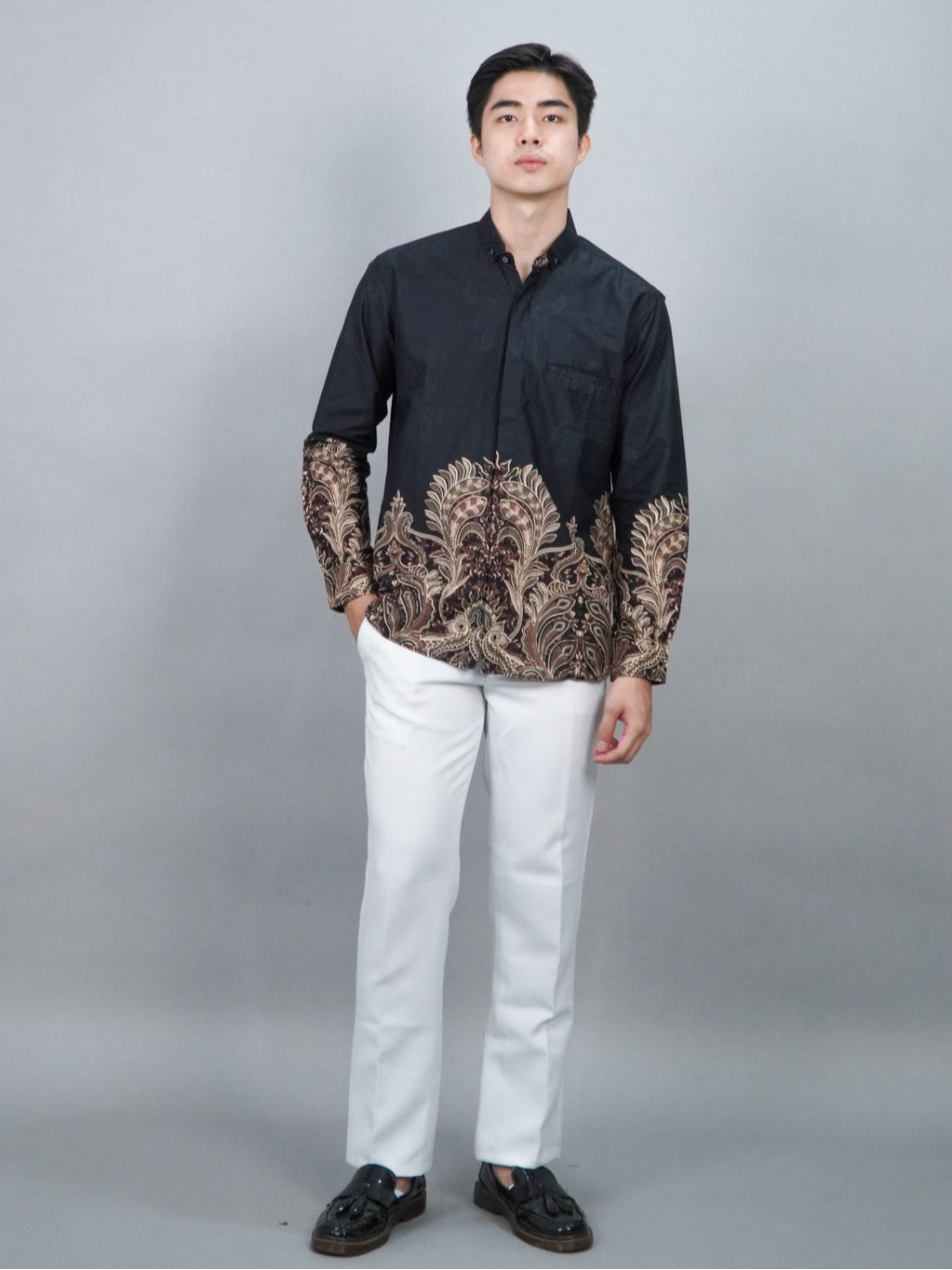Swipe Up Kemeja Batik Pria Modern Slimfit Lengan Panjang Charisma Black