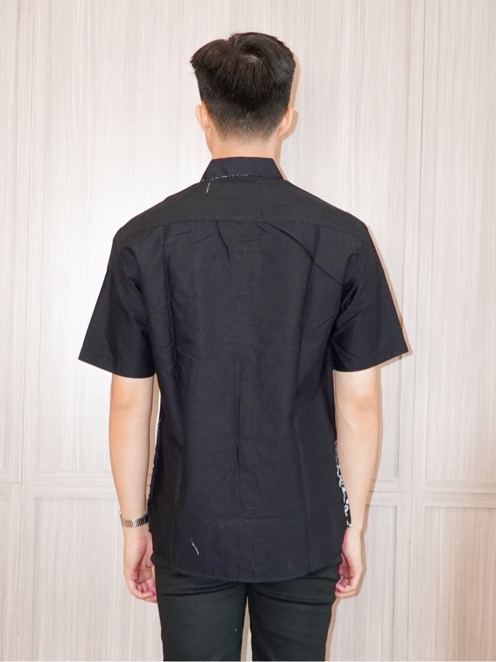 Swipe Up Kemeja Batik Pria Modern Lengan Pendek Widura Black
