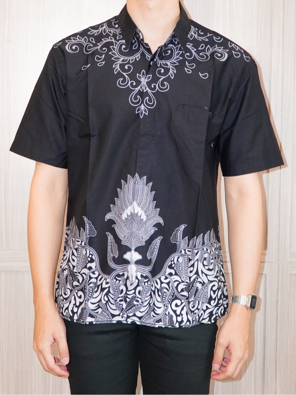 Swipe Up Kemeja Batik Pria Modern Lengan Pendek Widura Black