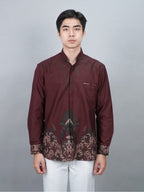 Swipe Up Kemeja Batik Pria Modern Lengan Panjang Widura Maroon