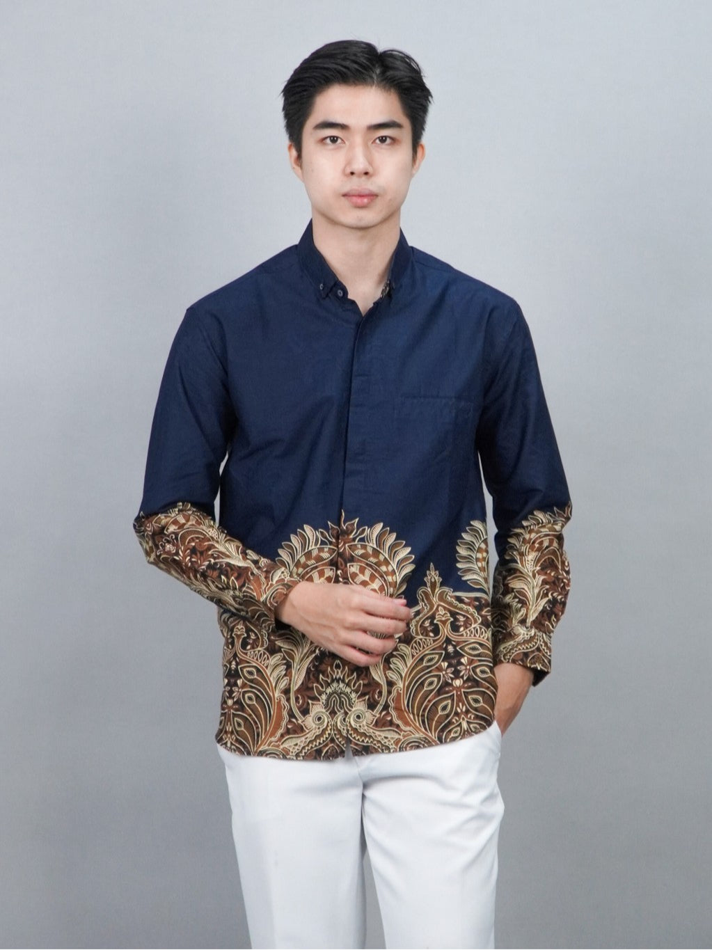 Swipe Up Kemeja Batik Pria Modern Slimfit Lengan Panjang Charisma Navy