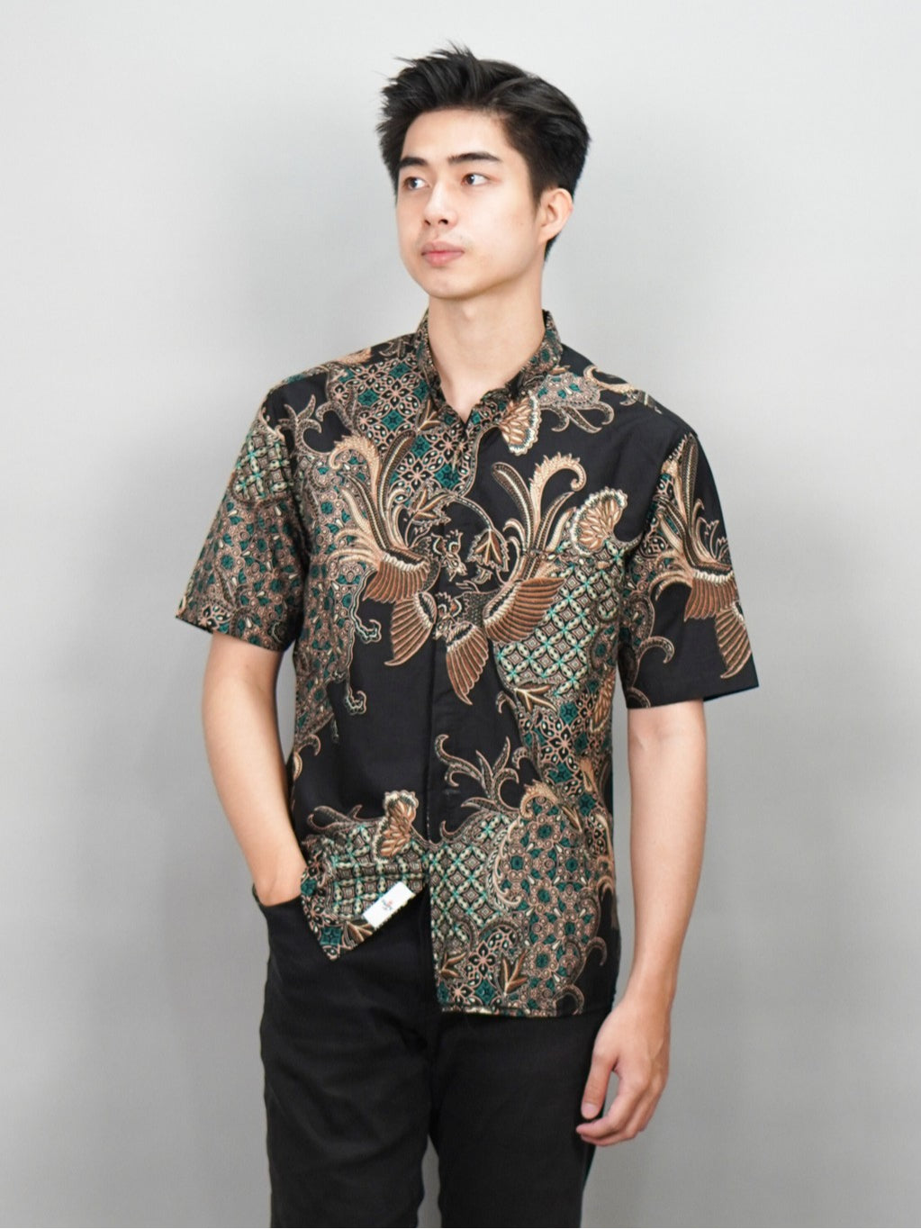 Swipe Up Kemeja Batik Pria Modern Slimfit Lengan Pendek Ajisai