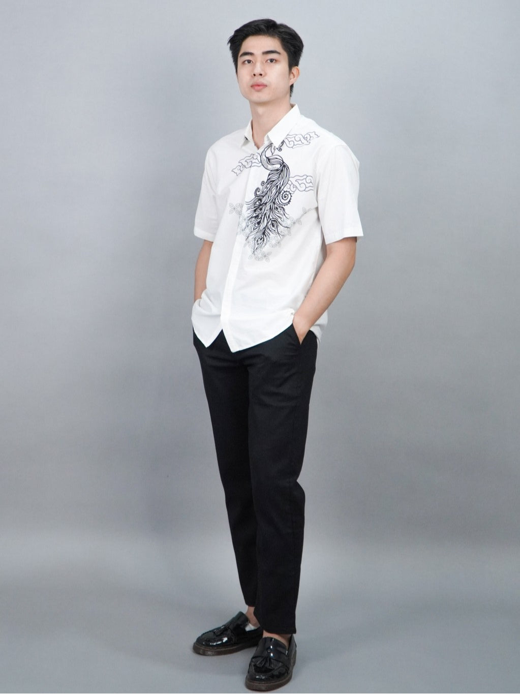 Swipe Up Kemeja Batik Pria Modern Lengan Pendek Himawari White