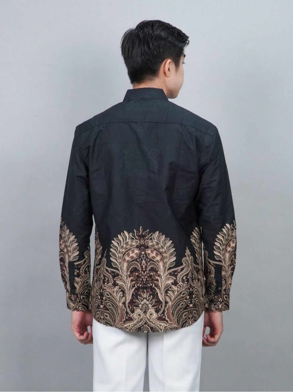 Swipe Up Kemeja Batik Pria Modern Slimfit Lengan Panjang Charisma Black