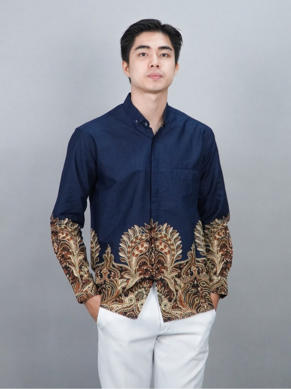 Swipe Up Kemeja Batik Pria Modern Slimfit Lengan Panjang Charisma Navy