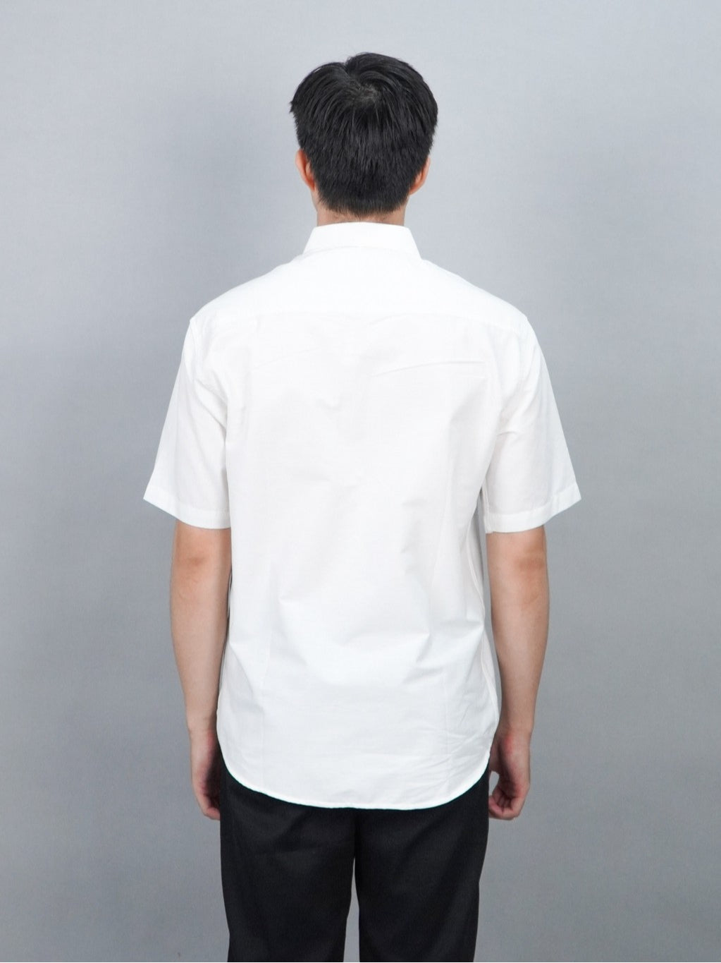 Swipe Up Kemeja Batik Pria Modern Lengan Pendek Himawari White