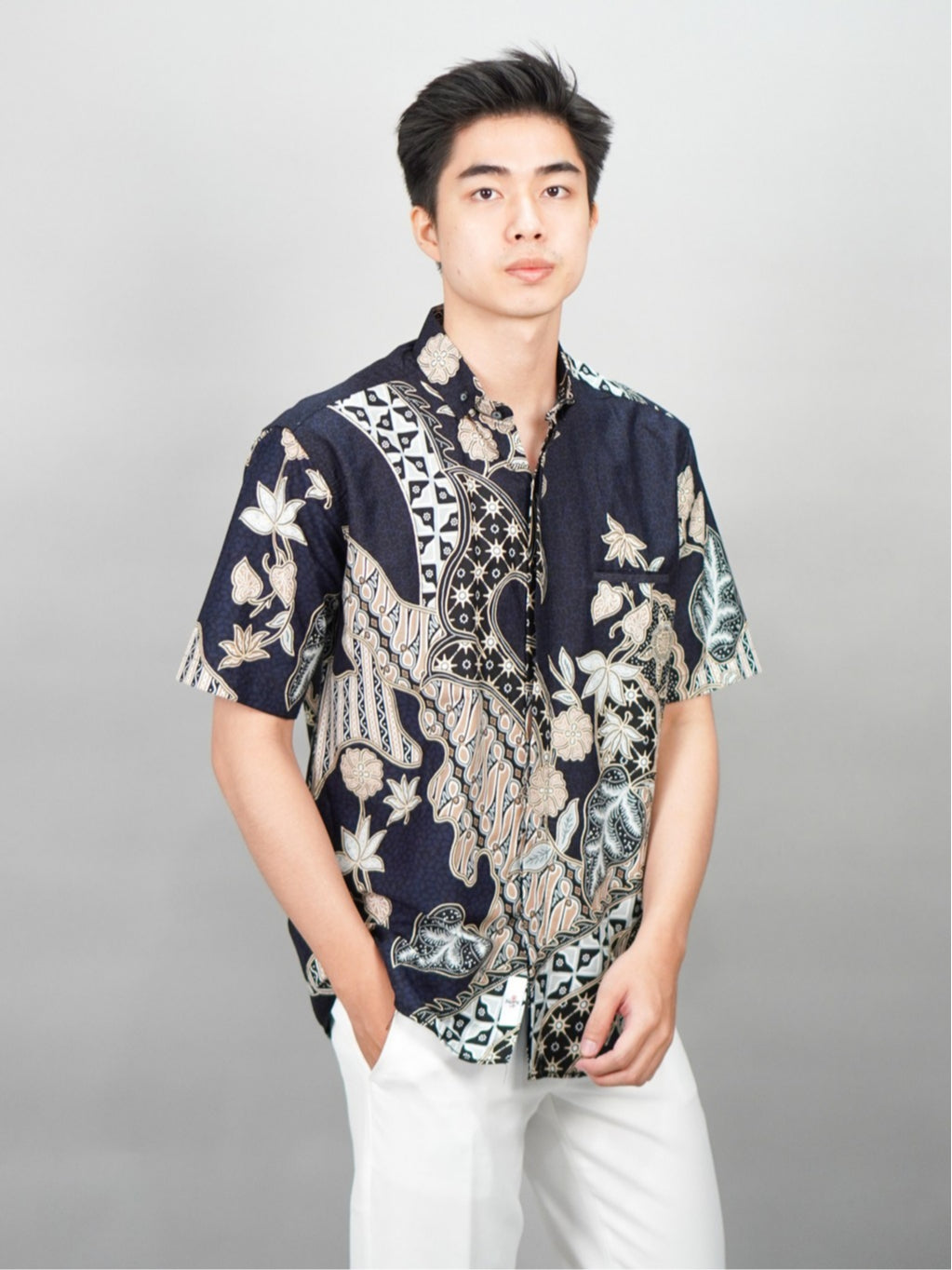 Swipe Up Kemeja Batik Pria Modern Lengan Pendek Akai Navy Cream
