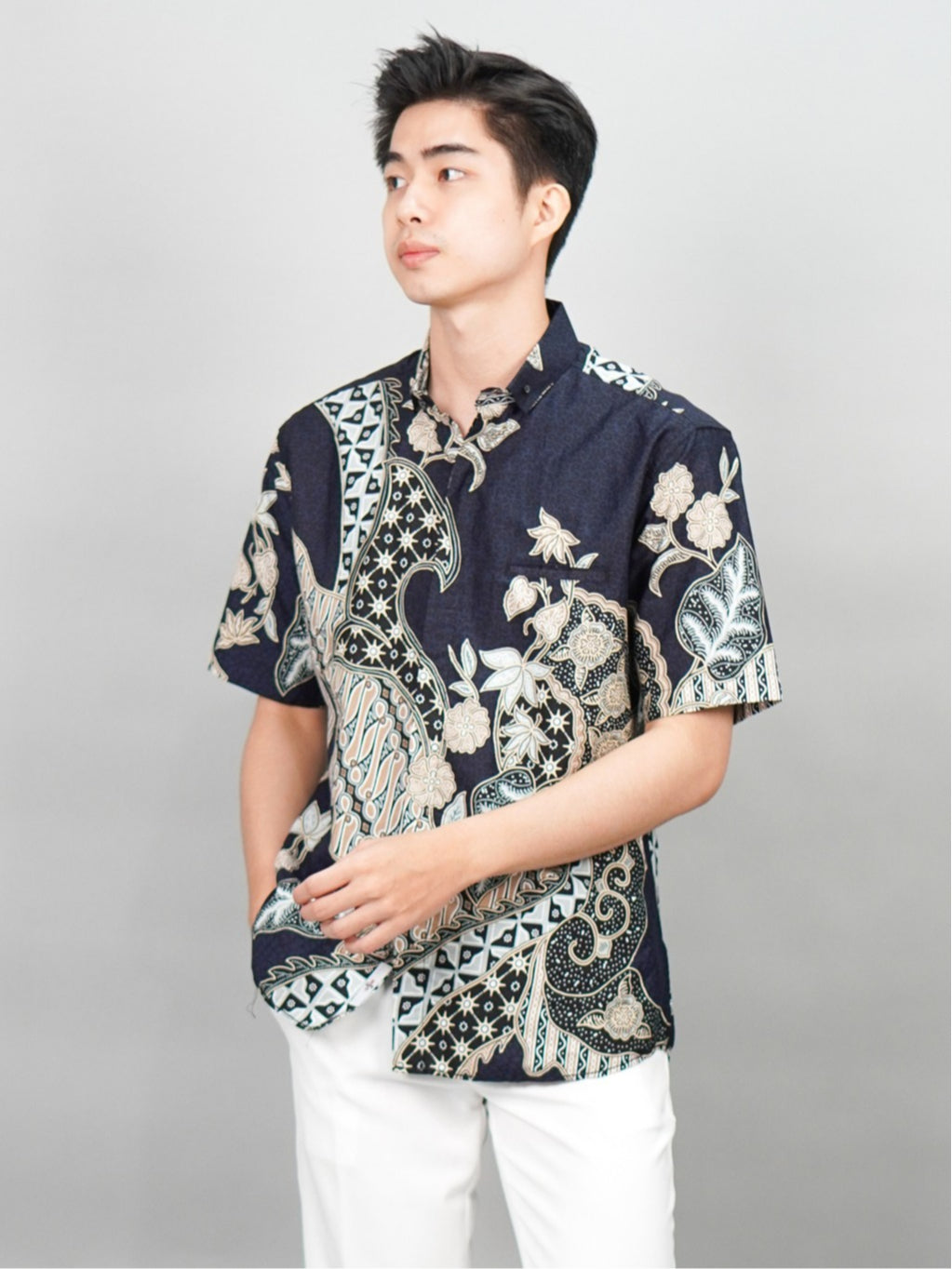 Swipe Up Kemeja Batik Pria Modern Lengan Pendek Akai Navy Cream