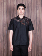 Swipe up Kemeja Batik Pria Modern Slimfit  Lengan Pendek Suiren Black
