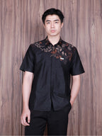 Swipe up Kemeja Batik Pria Modern Slimfit  Lengan Pendek Suiren Black