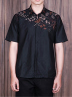 Swipe up Kemeja Batik Pria Modern Slimfit  Lengan Pendek Suiren Black