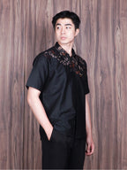 Swipe up Kemeja Batik Pria Modern Slimfit  Lengan Pendek Suiren Black