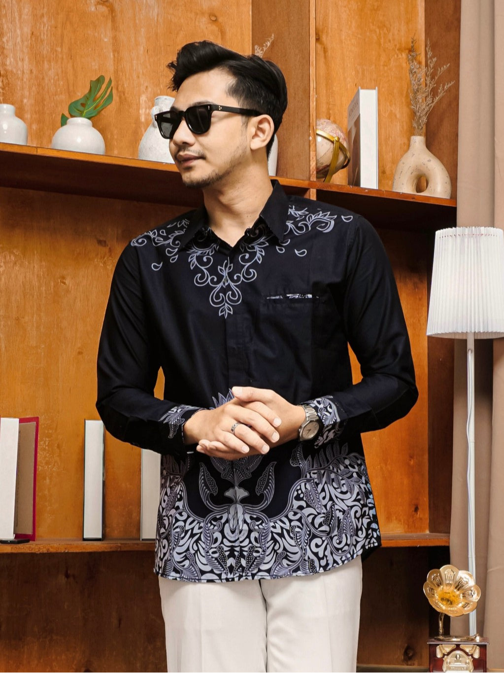 Swipe Up Kemeja Batik Pria Modern Lengan Panjang Widura Black