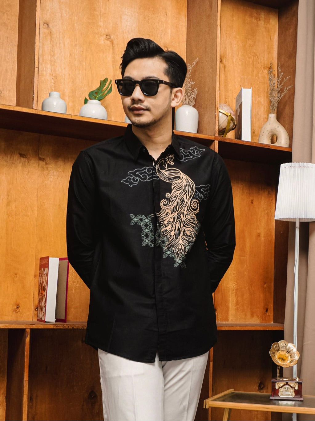 Swipe Up Kemeja Batik Pria Modern Katun Slimfit Lengan Panjang Motif Himawari Black
