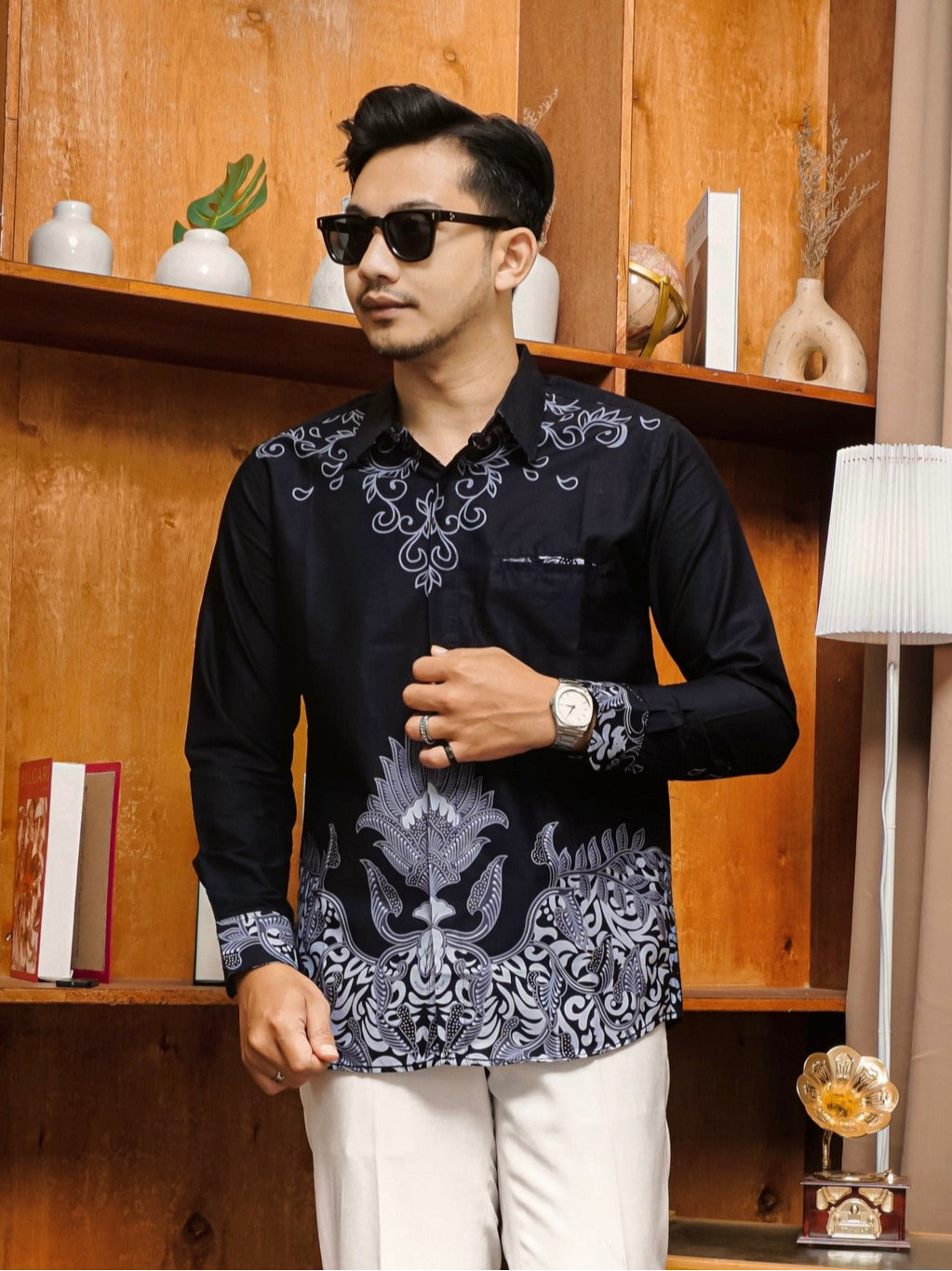 Swipe Up Kemeja Batik Pria Modern Lengan Panjang Widura Black