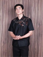 Swipe up Kemeja Batik Pria Modern Slimfit  Lengan Pendek Suiren Black