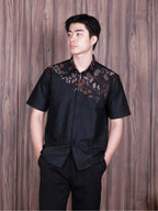 Swipe up Kemeja Batik Pria Modern Slimfit  Lengan Pendek Suiren Black