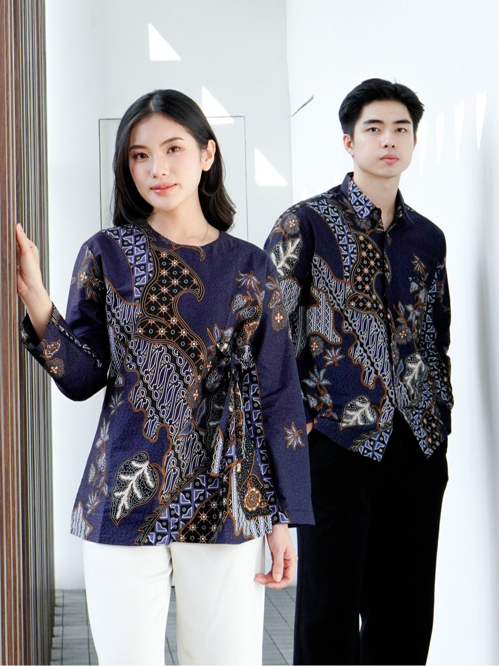 Swipe Up Kemeja Batik Couple Pria Wanita Modern Akai Navy Brown