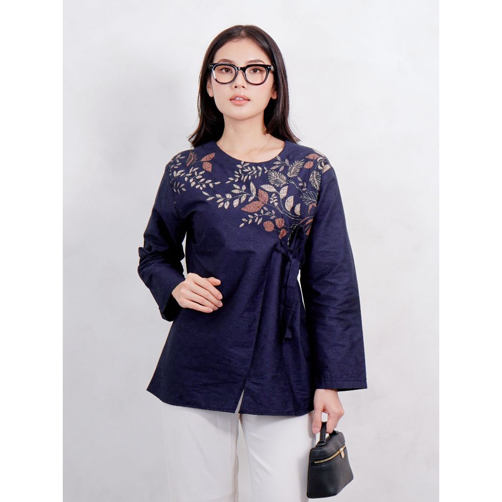 Swipe Up Kemeja Batik Couple Pria Wanita Modern Suiren Navy