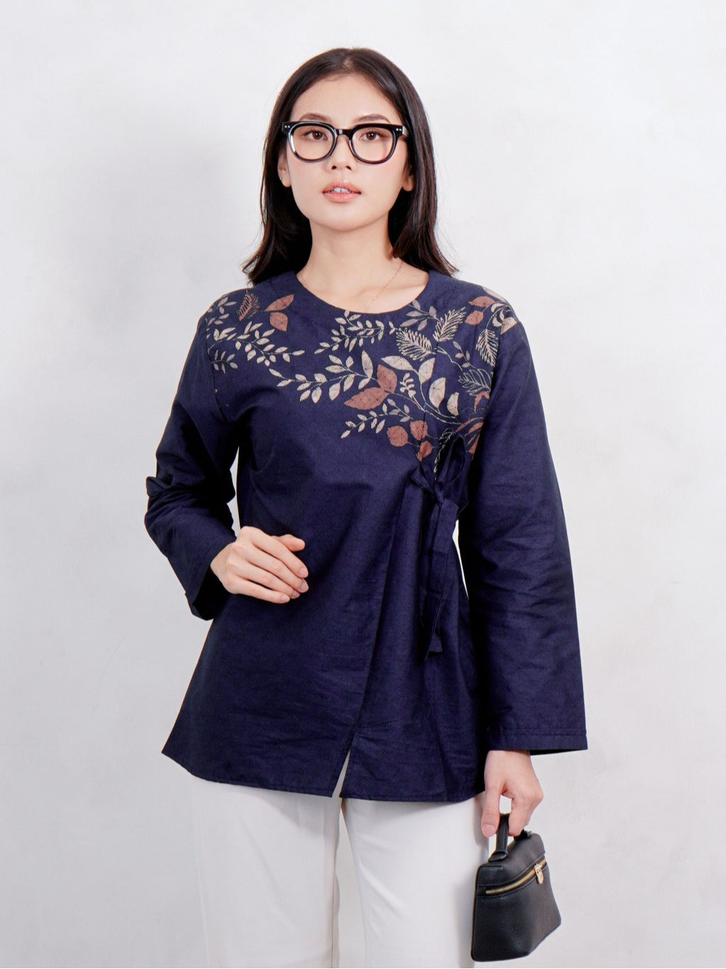 Swipe Up Kemeja Batik Couple Pria Wanita Modern Suiren Navy