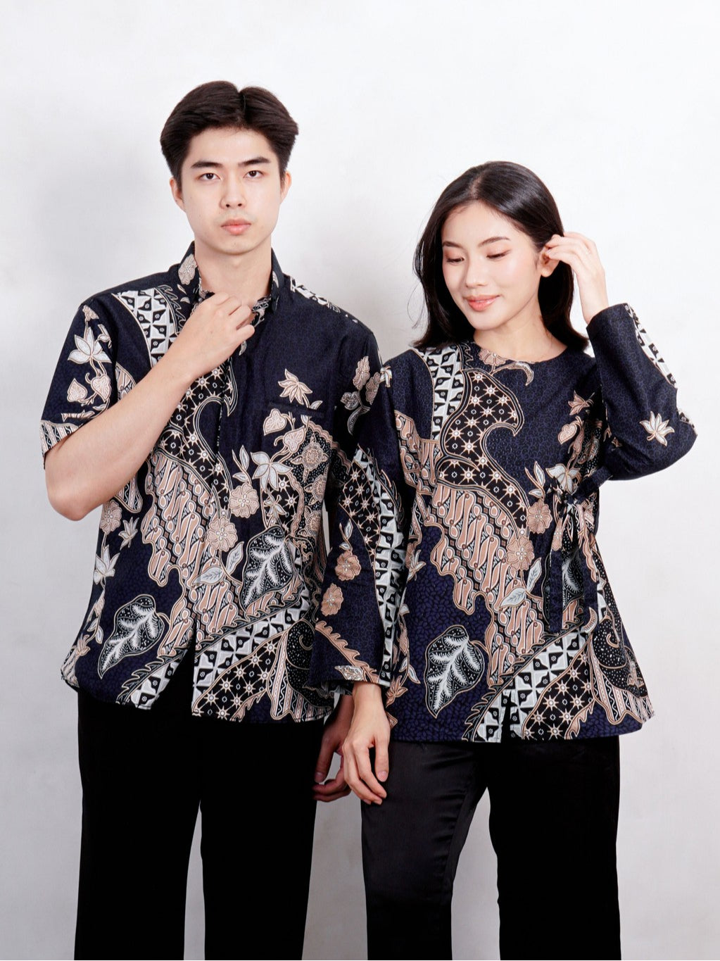 Swipe Up Kemeja Batik Couple Pria Wanita Modern Akai Navy Cream