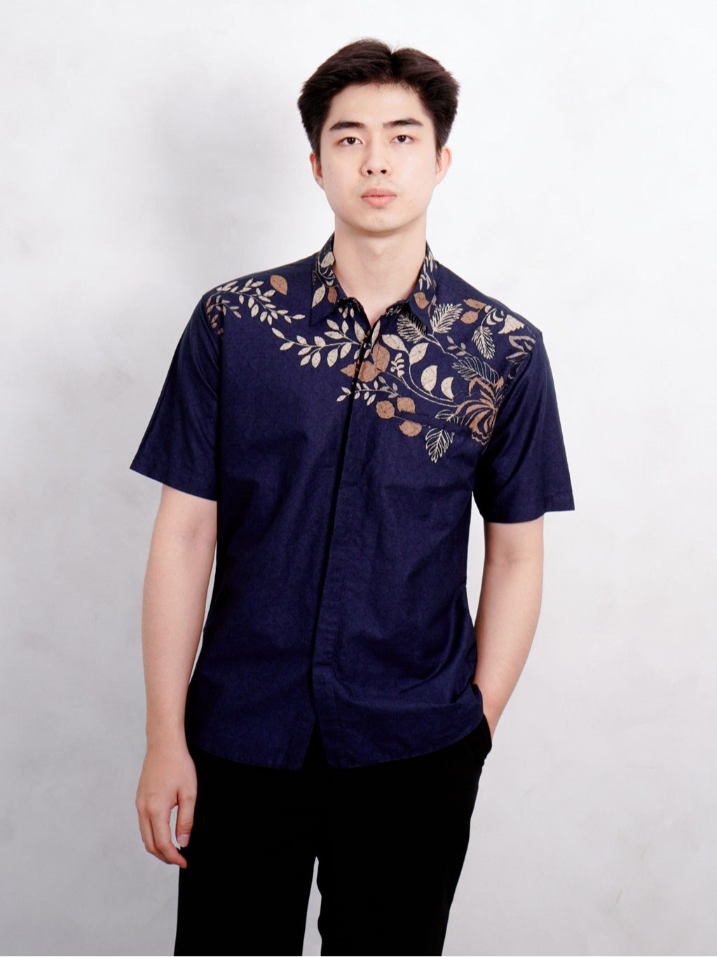 Swipe Up Kemeja Batik Couple Pria Wanita Modern Suiren Navy