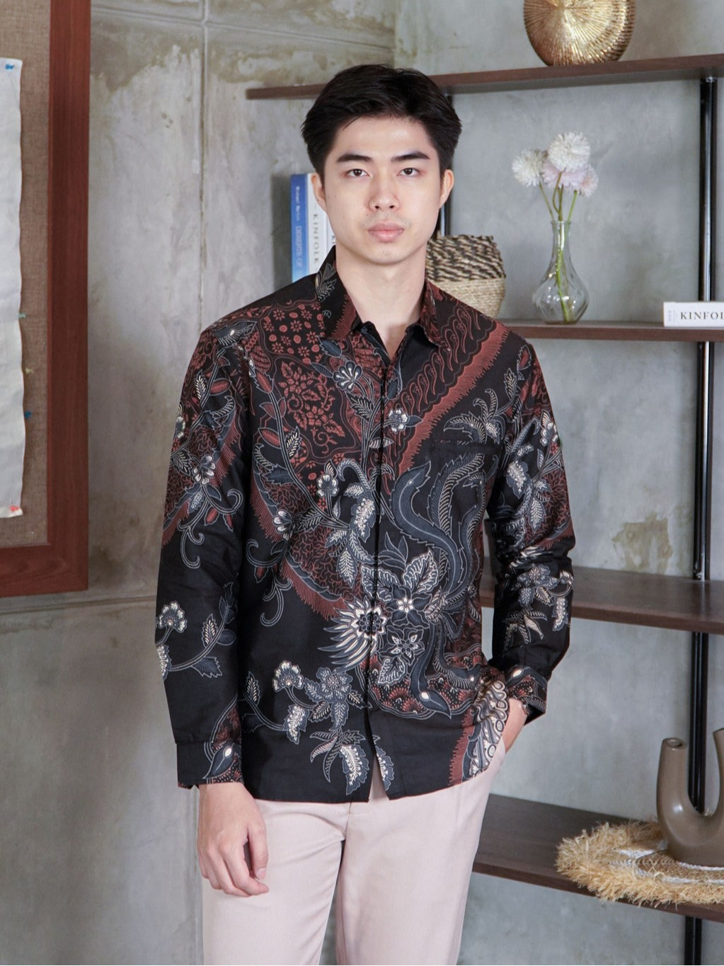 Swipe Up Kemeja Batik Pria Katun Modern Slimfit Lengan Panjang Hoya Mahogany Black