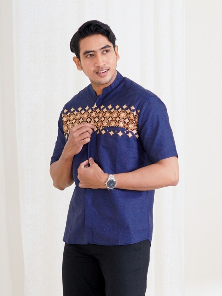Swipe Up Kemeja Koko Pria Modern Katun Lengan Pendek Motif Fayez Navy
