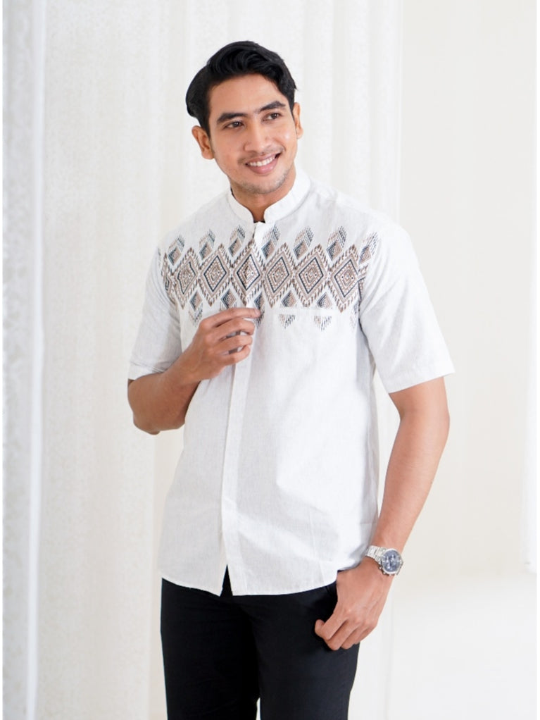 Swipe Up Kemeja Koko Pria Modern Katun Lengan Pendek Motif Ghaisan White
