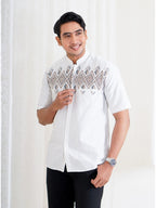 Swipe Up Kemeja Koko Pria Modern Katun Lengan Pendek Motif Ghaisan White