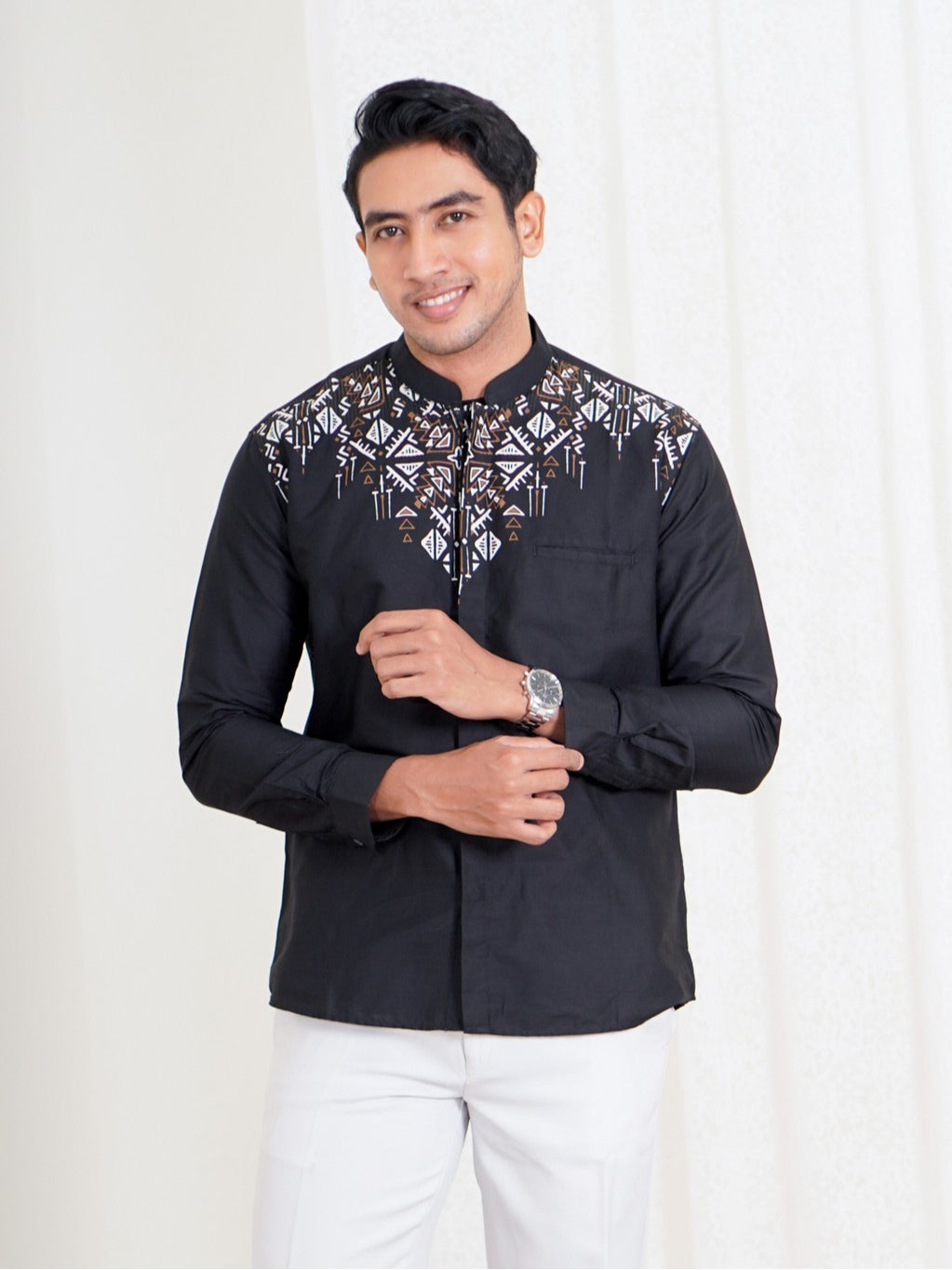 Swipe Up Kemeja Koko Pria Modern Katun Lengan Panjang Motif Arfathan Black