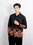 Swipe Up Kemeja Batik Pria Modern Slimfit Katun Lengan Panjang Motif Basupati Black