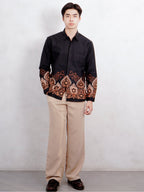 Swipe Up Kemeja Batik Pria Modern Slimfit Katun Lengan Panjang Motif Basupati Black