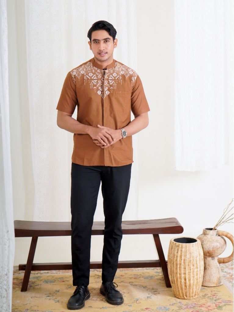 Swipe Up Kemeja Koko Pria Modern Katun Lengan Pendek Motif Arfathan Brown